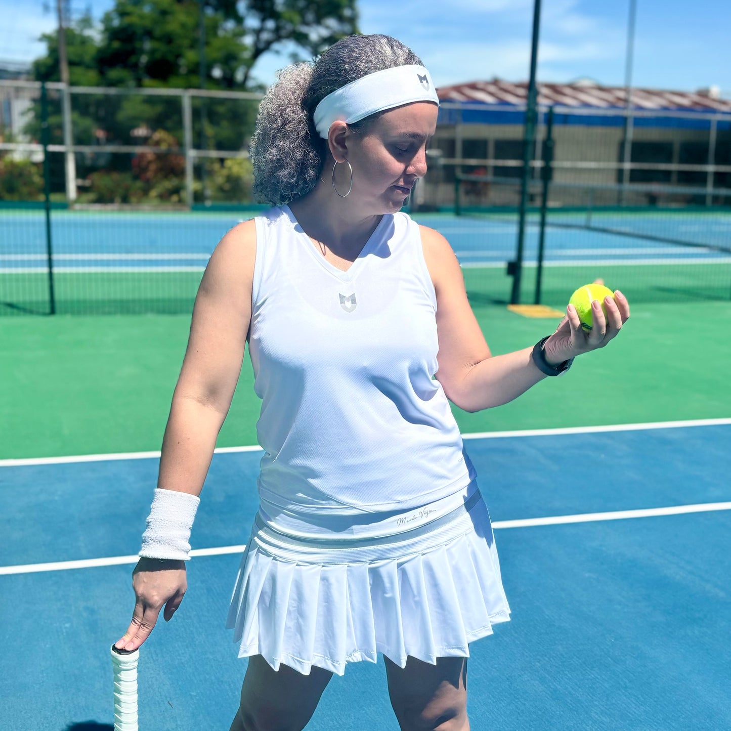 La falda blanca María Vega