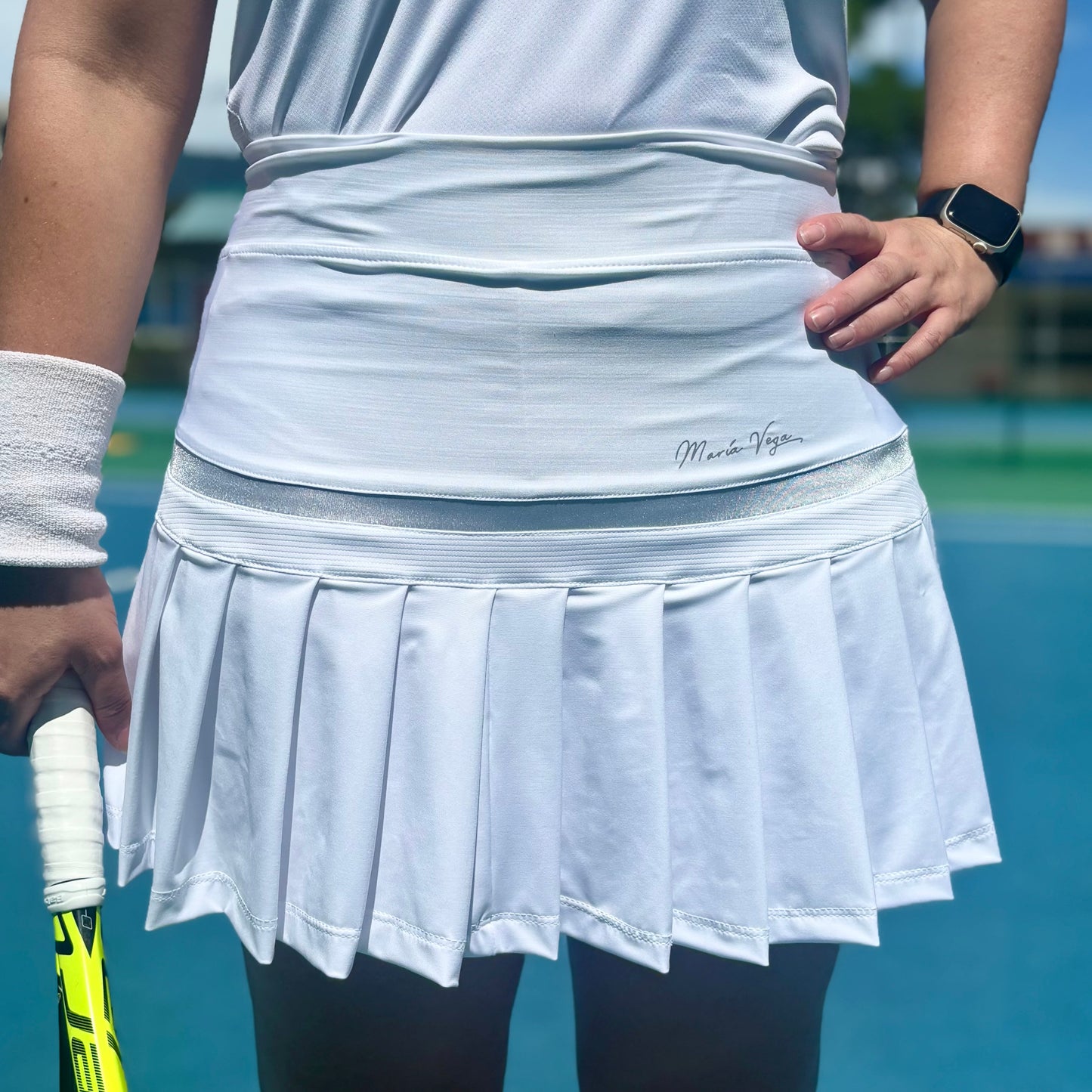 La falda blanca María Vega