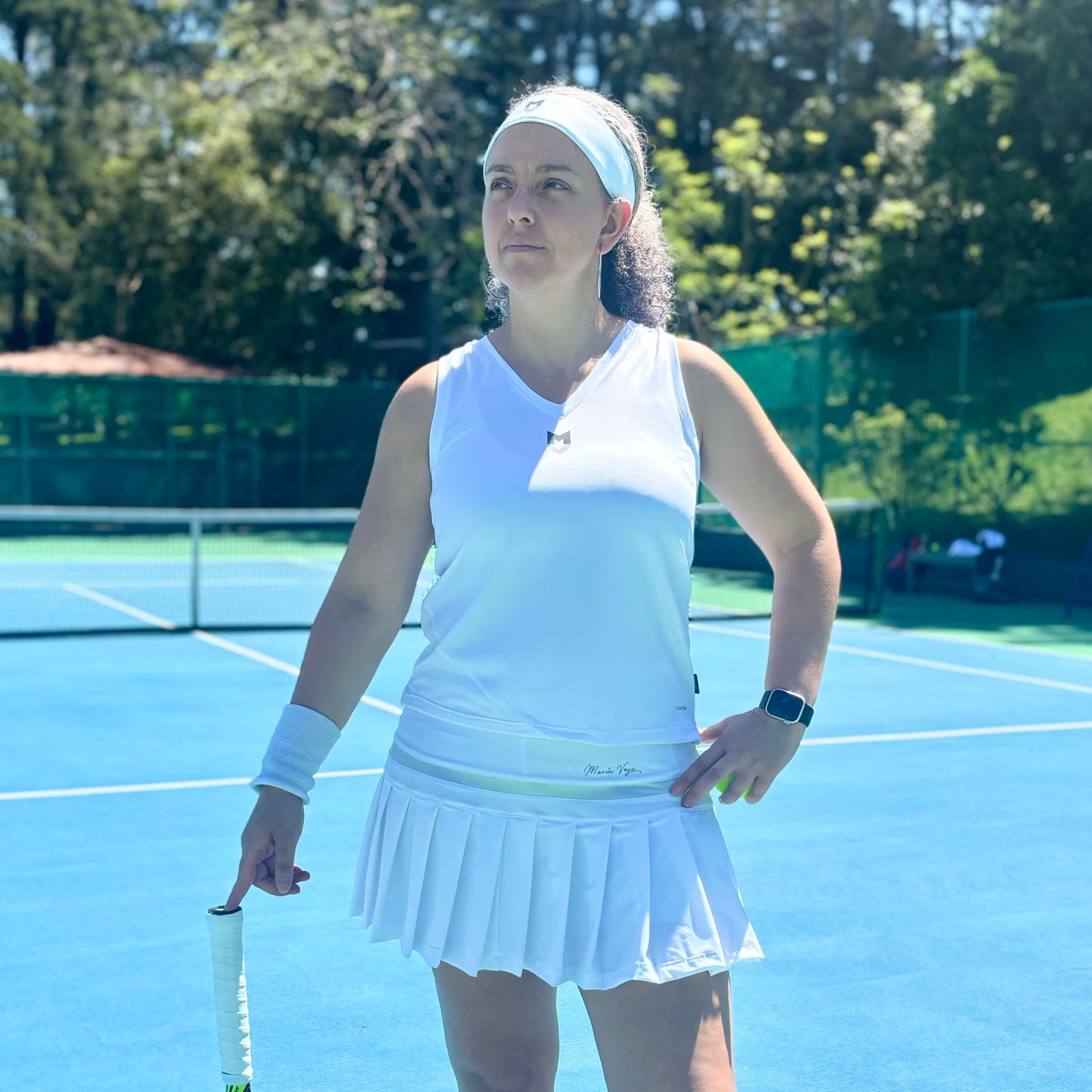 La falda blanca María Vega